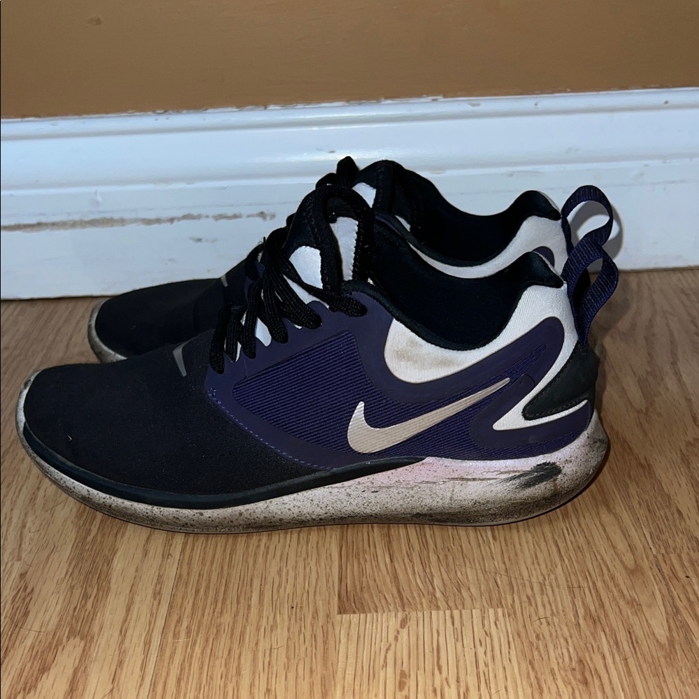 Nike Women's lunar solo Black and Purple Athletic Sneakers